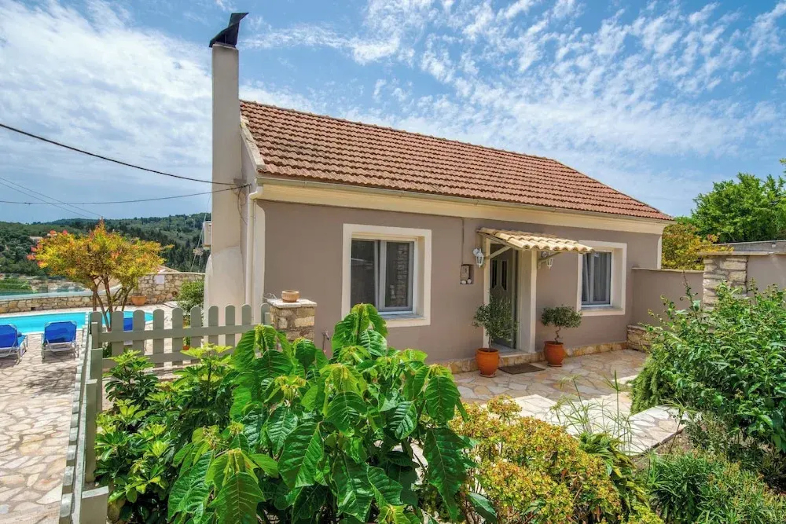 Loggos Seaview Cottage with Pool by Konnect