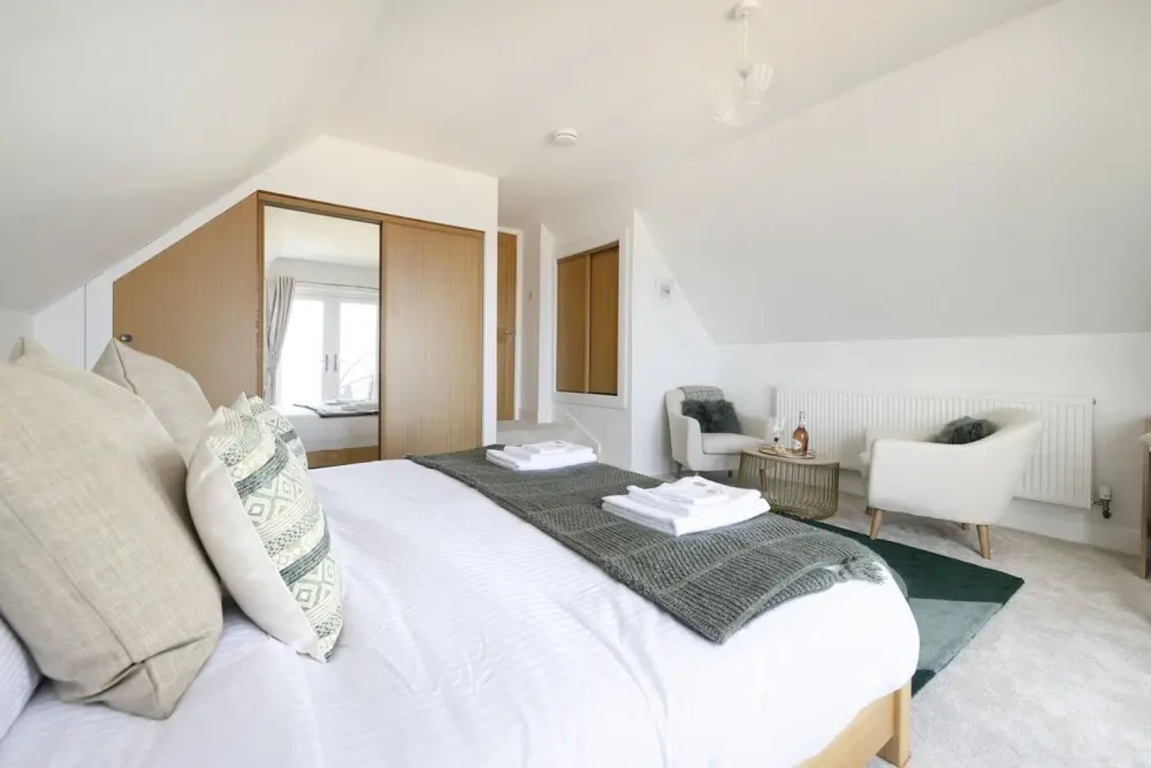 JOIVY Aurora House - 4 Bed With Hot Tub And Sea View