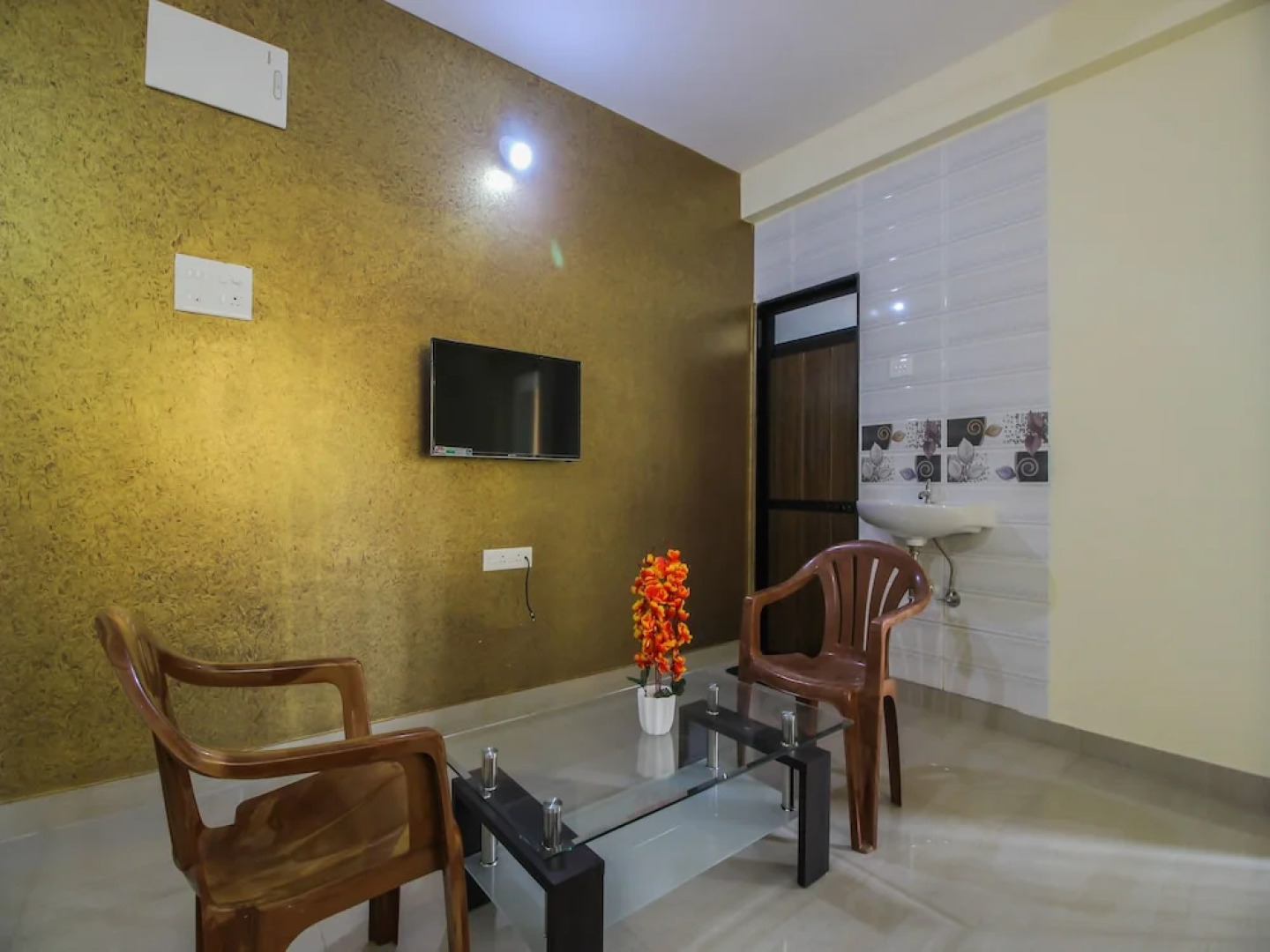 OYO 15927 Home Spacious Studio Reis Margo Fort