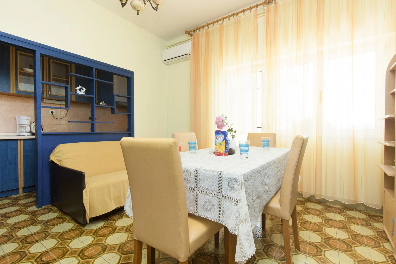 Apartment Vince - free parking: A2 plavi Primosten, Riviera Sibenik