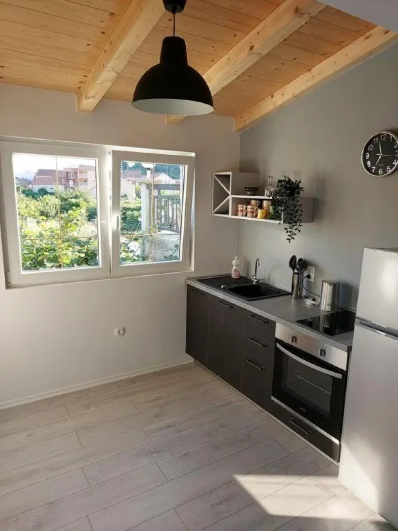 Apartments Ivana - free parking and 100m from the beach