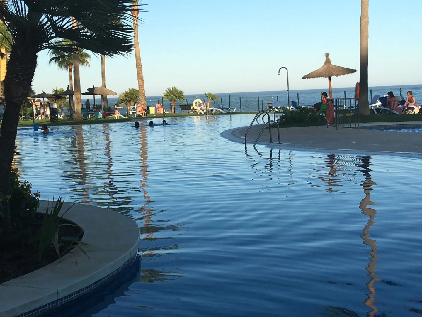 Mi Capricho Beachfront Apartment - Sitio de Calahonda