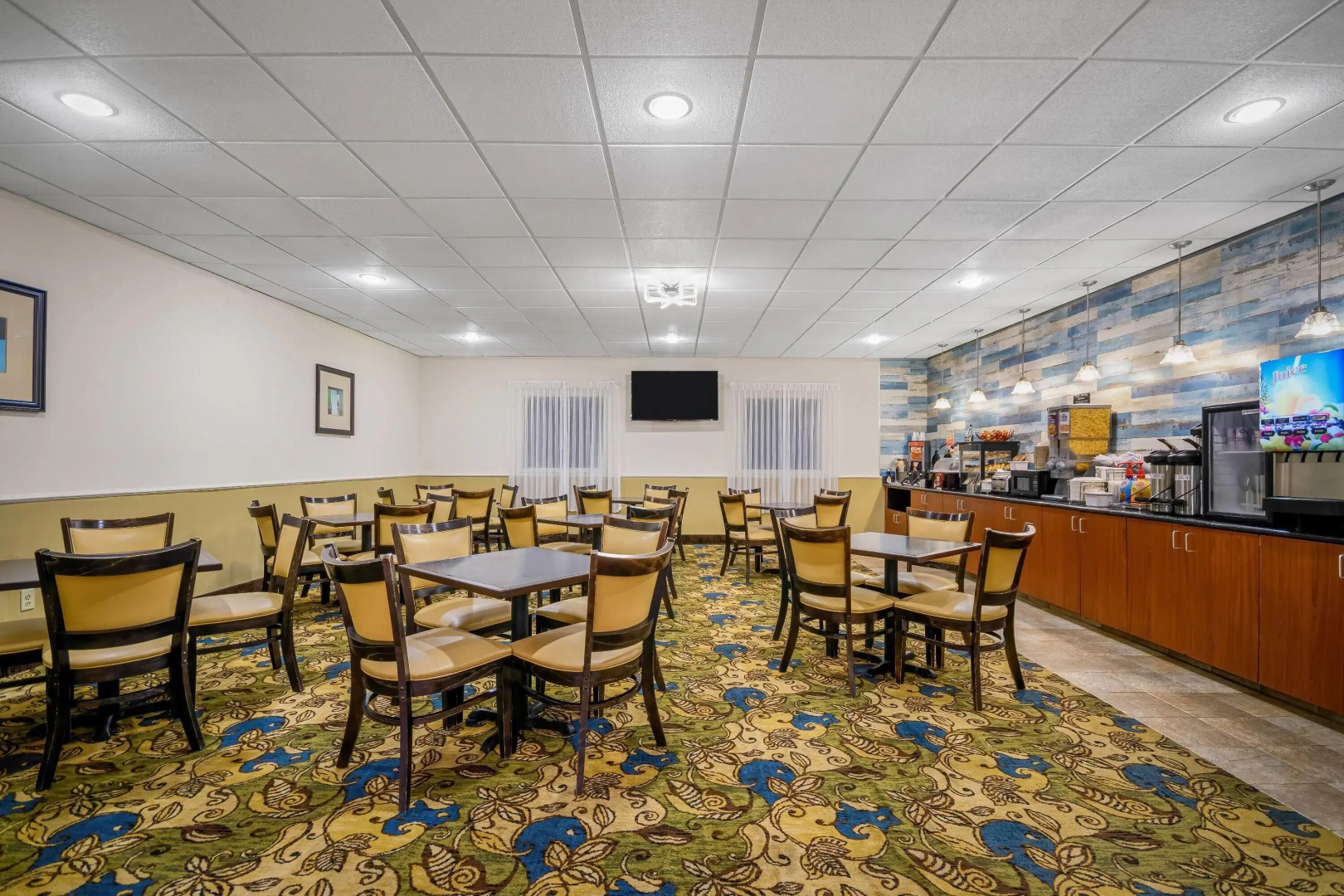La Quinta Inn & Suites by Wyndham Stonington-Mystic Area