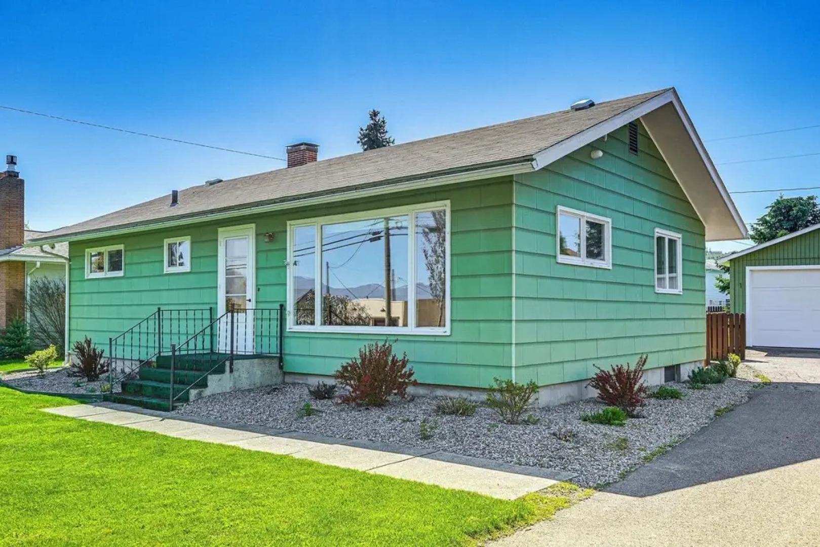 Walk to Flathead Lake: Airy Home w/ Mtn Views!