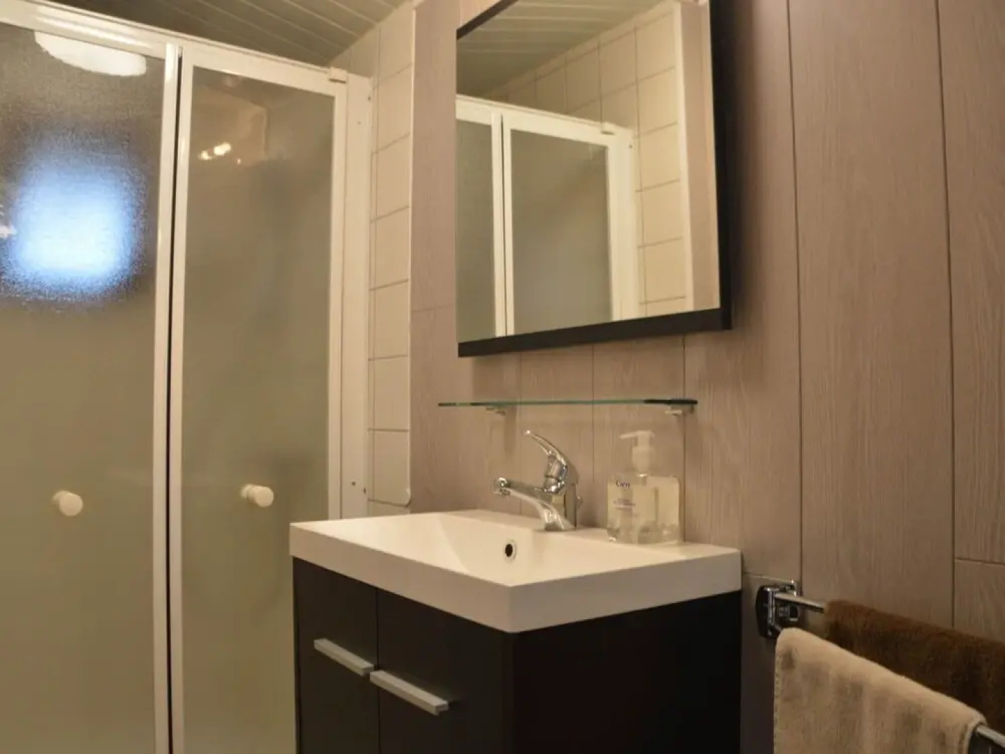 Modern Waterfront Chalet