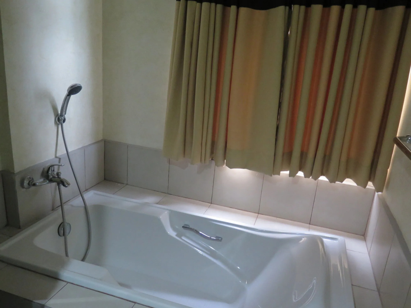 The Pinnacle Hotel and Suites