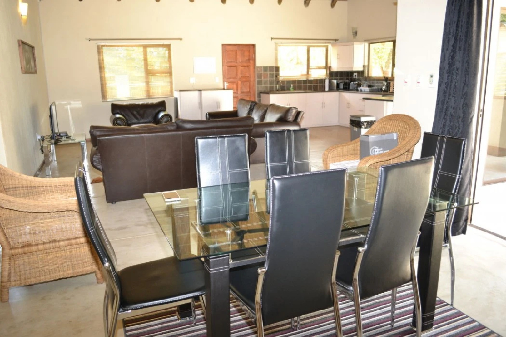 Raptors Wildlife Escapes 28 Apartment