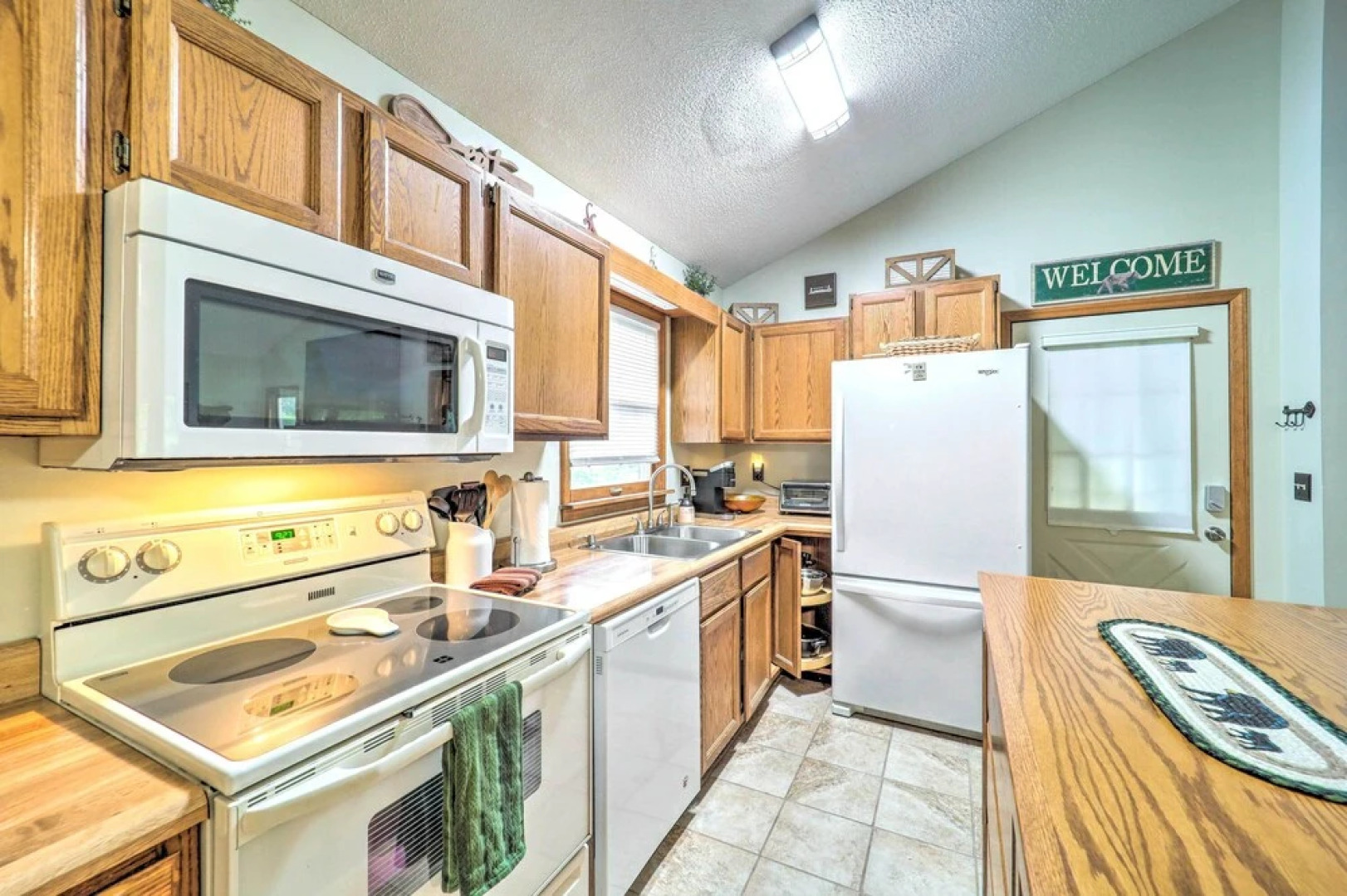 Peaceful Newland Family Cottage w/ 2 Decks!