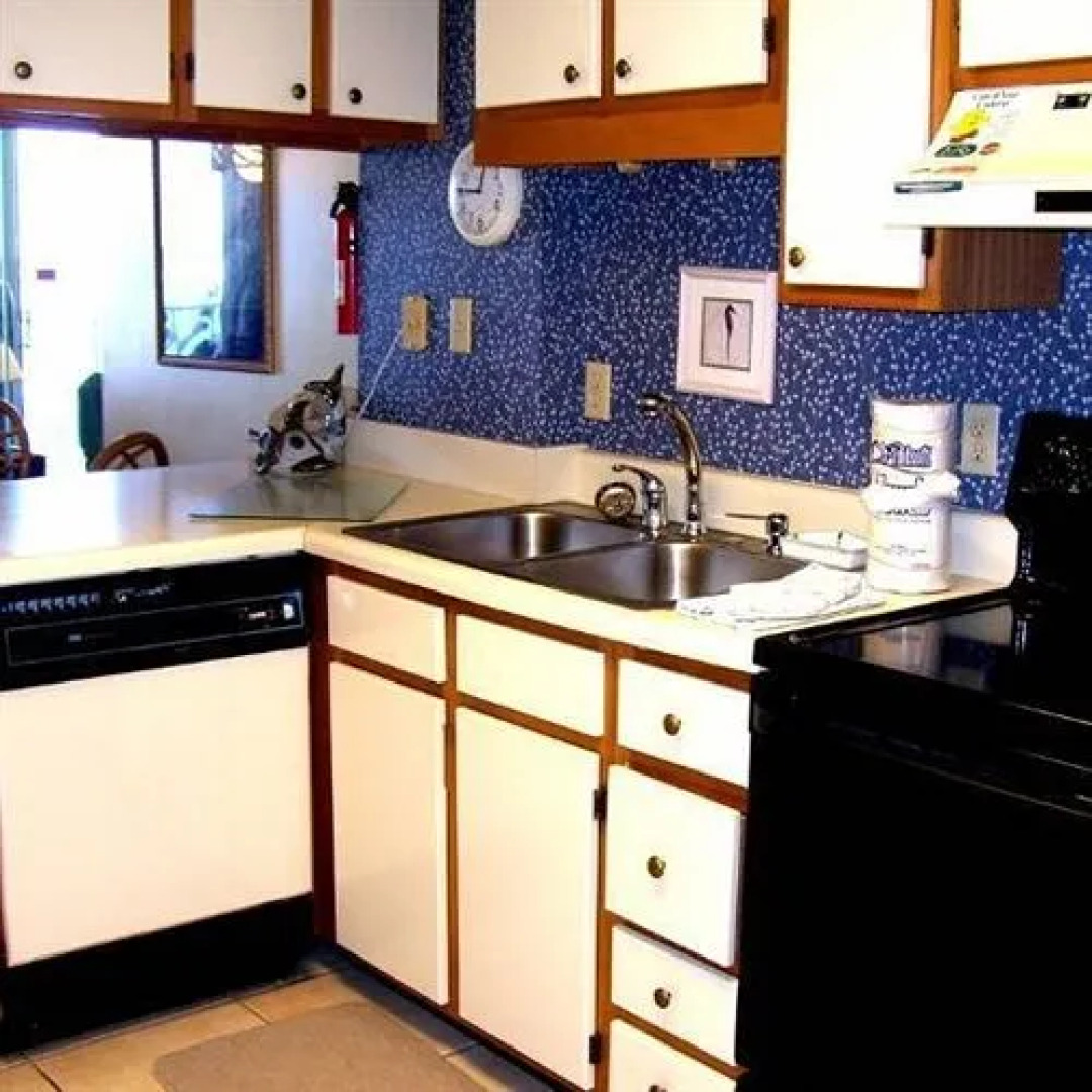 Crystal Tower By Youngs Sun Coast