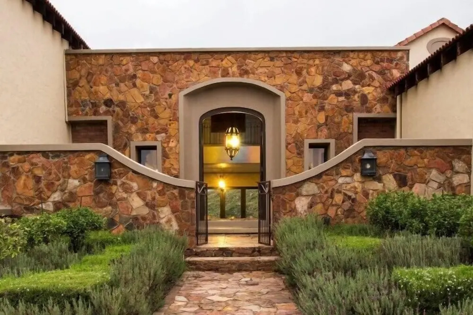 Mount High Luxury Country Lodge