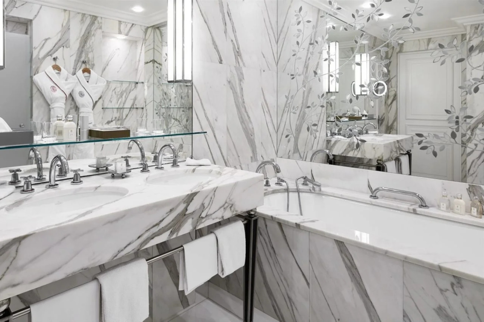 Отель Plaza Athenee