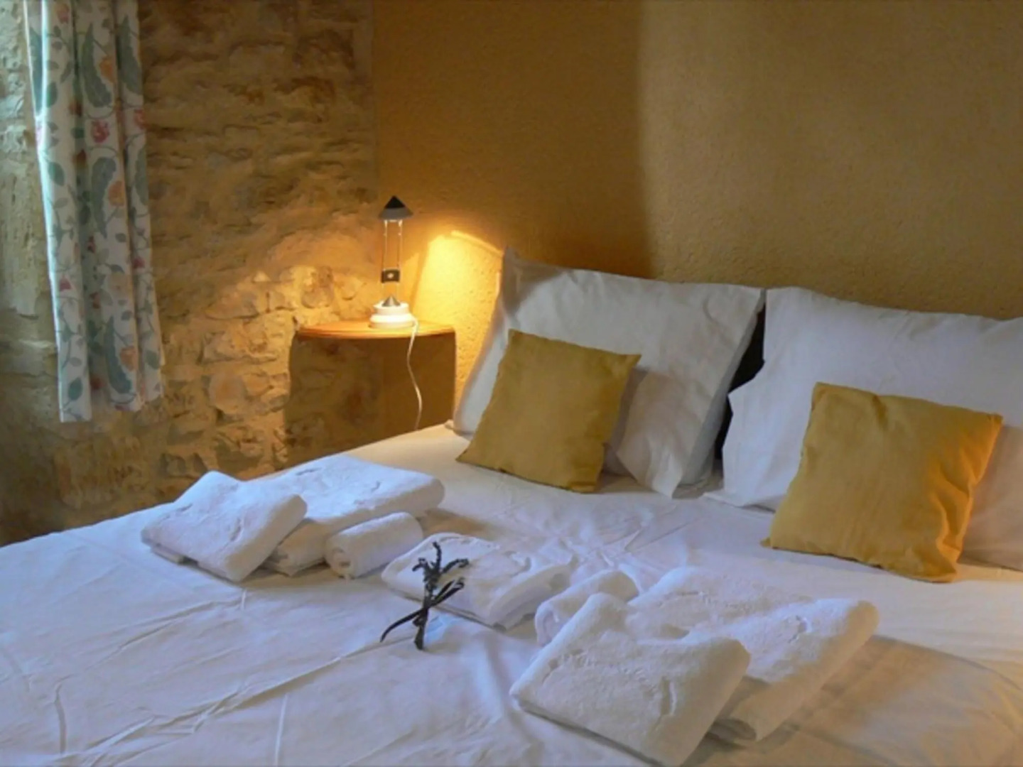Splendid Holiday Home in Dégagnac with heated Swimming Pool and jacuzzi