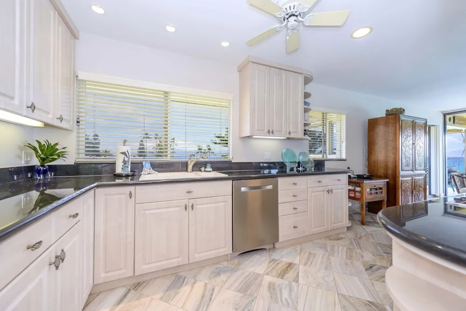 Noelani 401 OF 1 Bedroom, 2 Bath Condo by Redawning