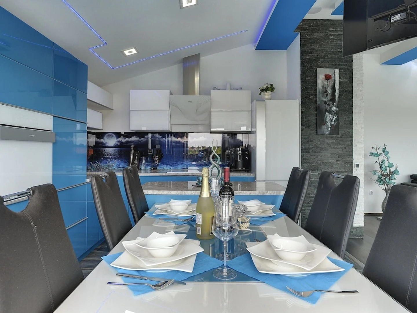 Modern Villa With Private Pool Consisting of 2 Apartments Near the Beach