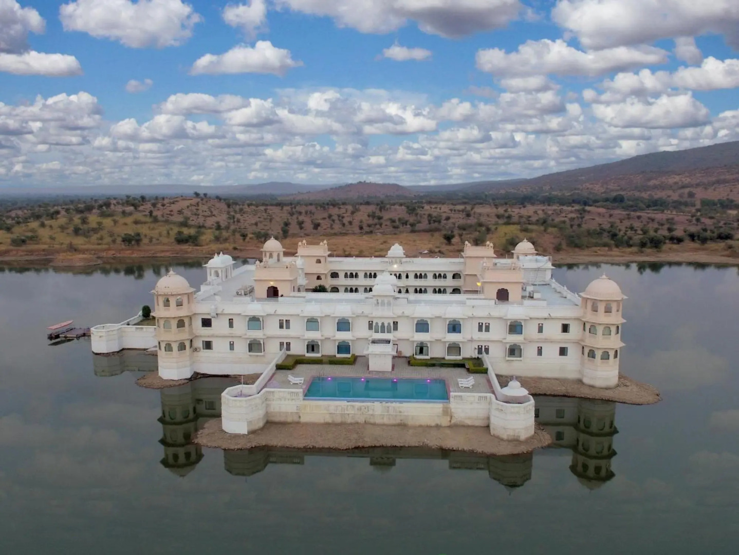 juSTa Lake Nahargarh Palace