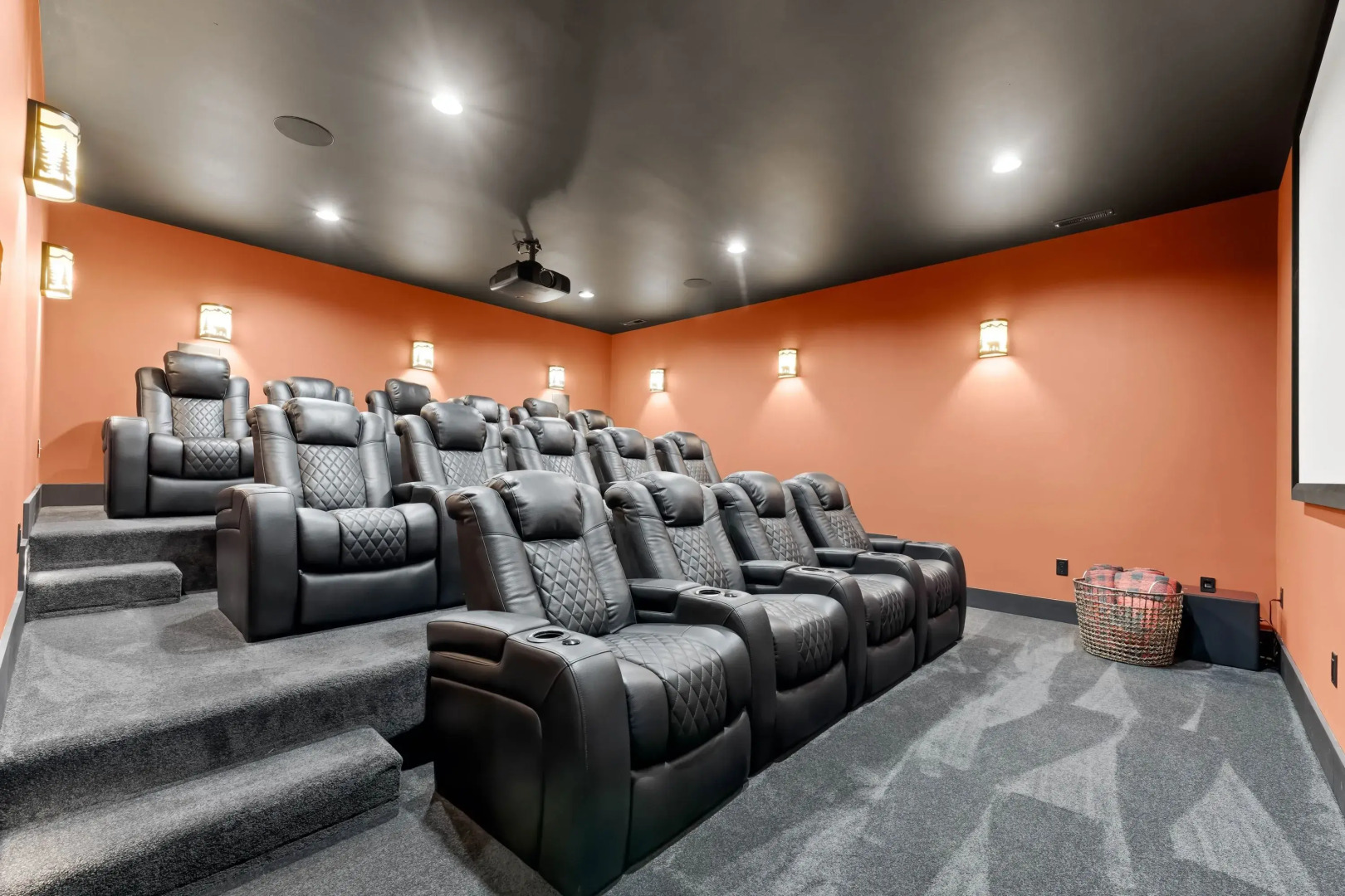 Black Bear Lodge by Avantstay Lakefront Dock Pool Theater Sleeps 20