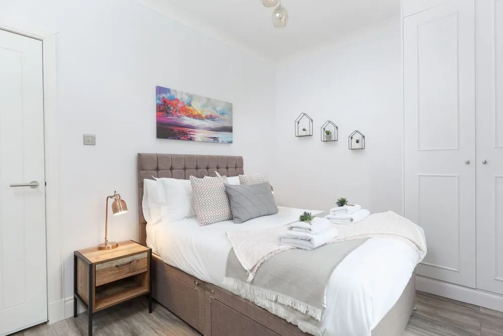 Dollar Apartments at 39