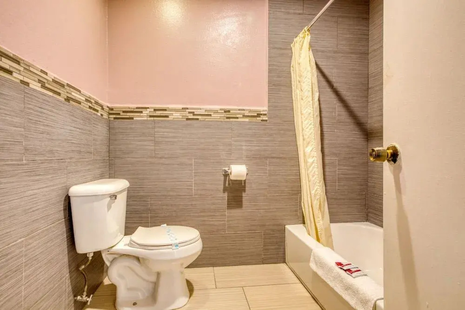 Passport Inn & Suites Corona Hotel