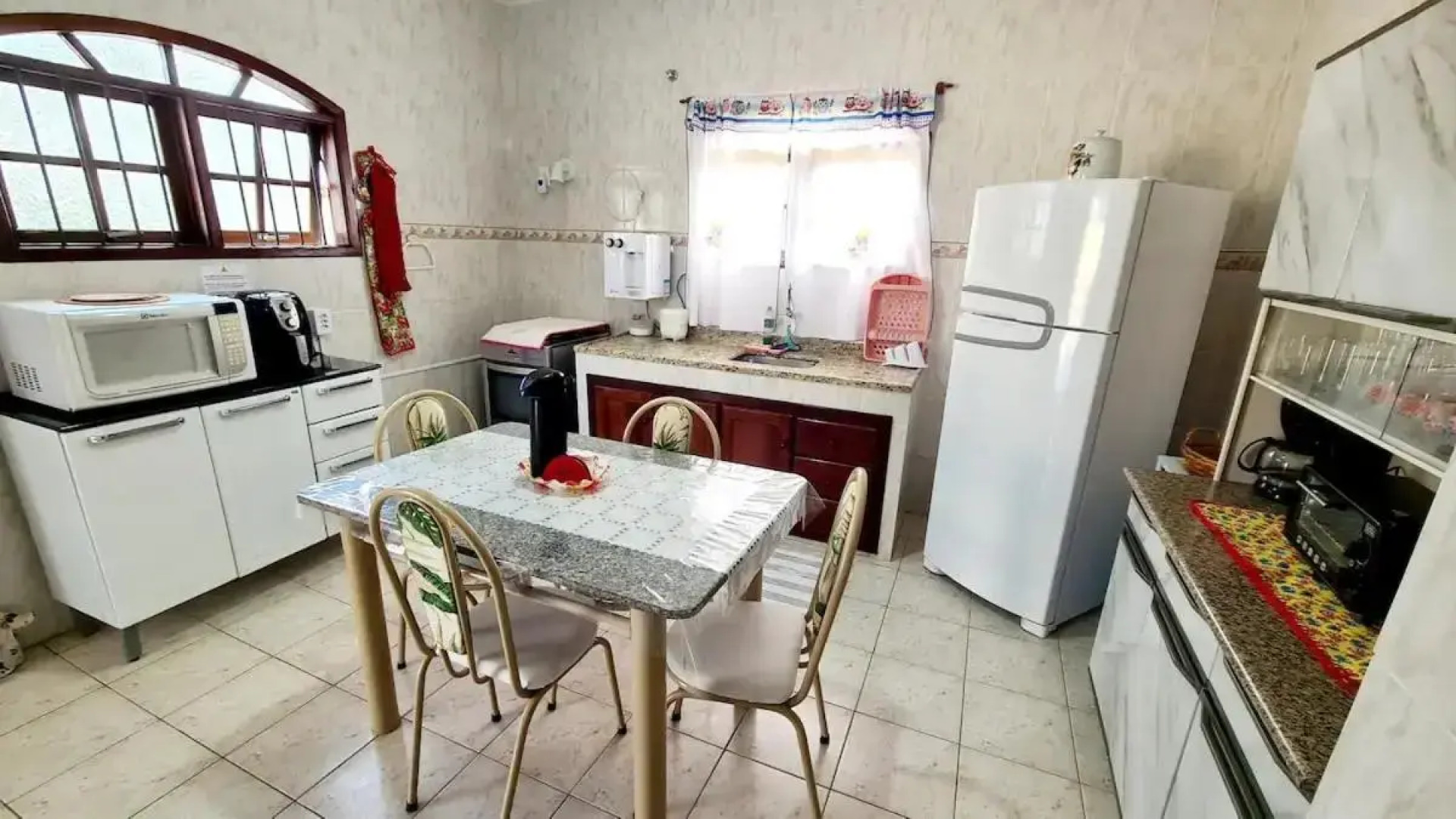 Casa em Condomínio com Piscina Privativa