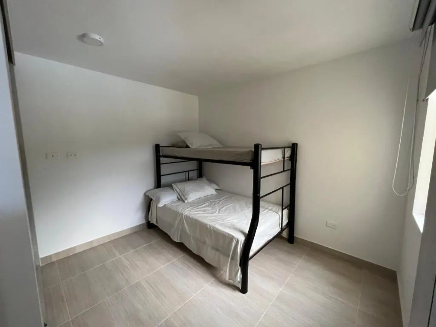 Apartamento con piscina y parqueadero a 7 min del centro