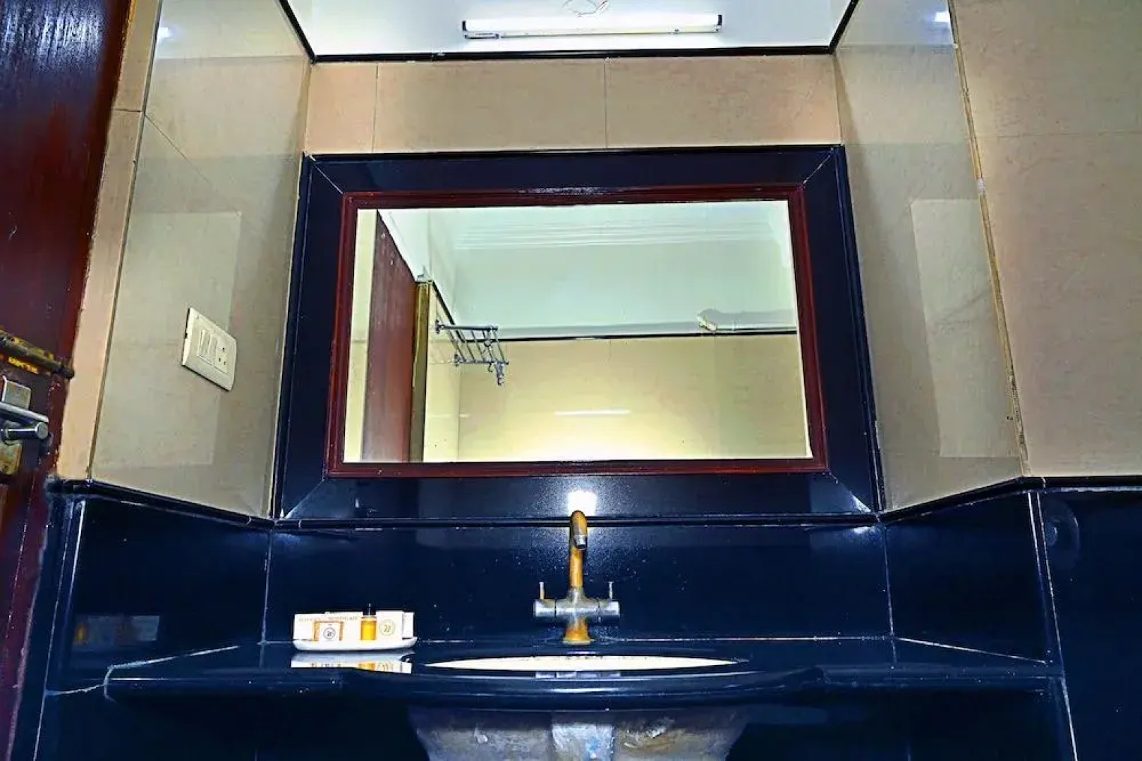 Hotel Rajhans International