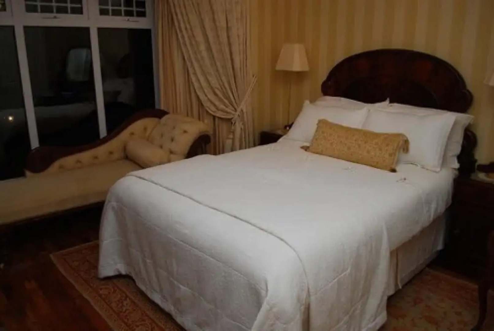 Shores Country House Bed & Breakfast
