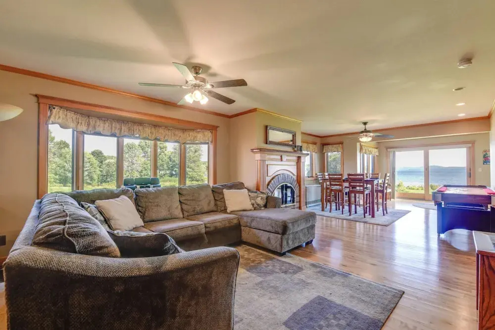 Pool Access: Waterfront Lake Memphremagog Condo!