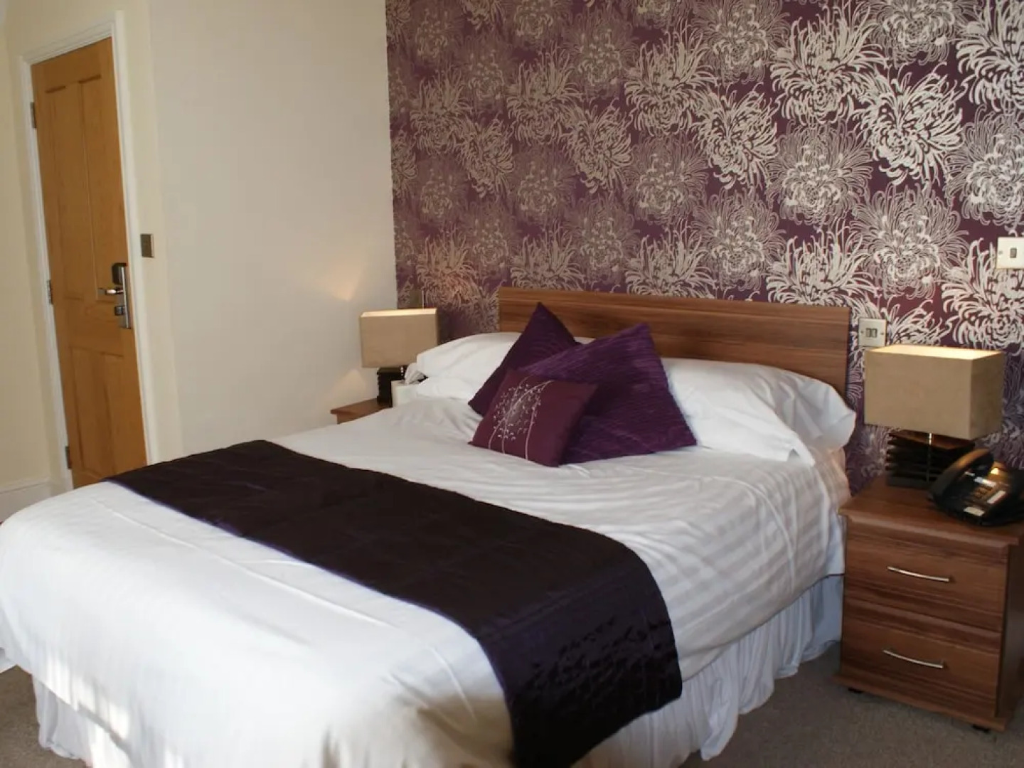 Chequers Hotel & Restaurant