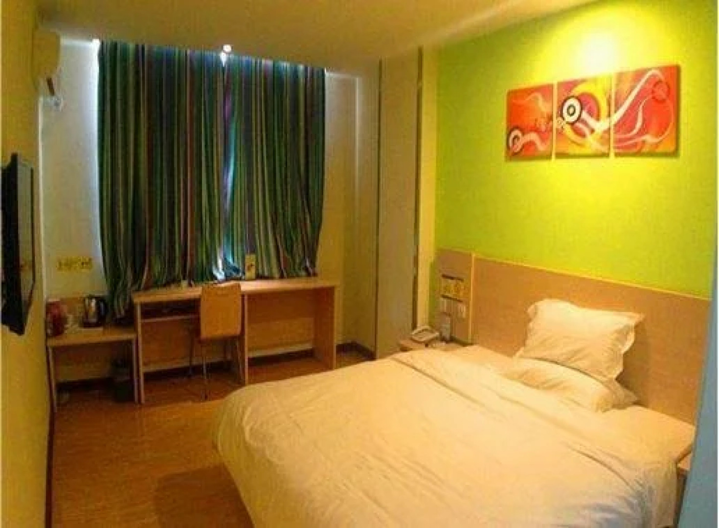Jinse Holiday Express Hotel Xinjiang