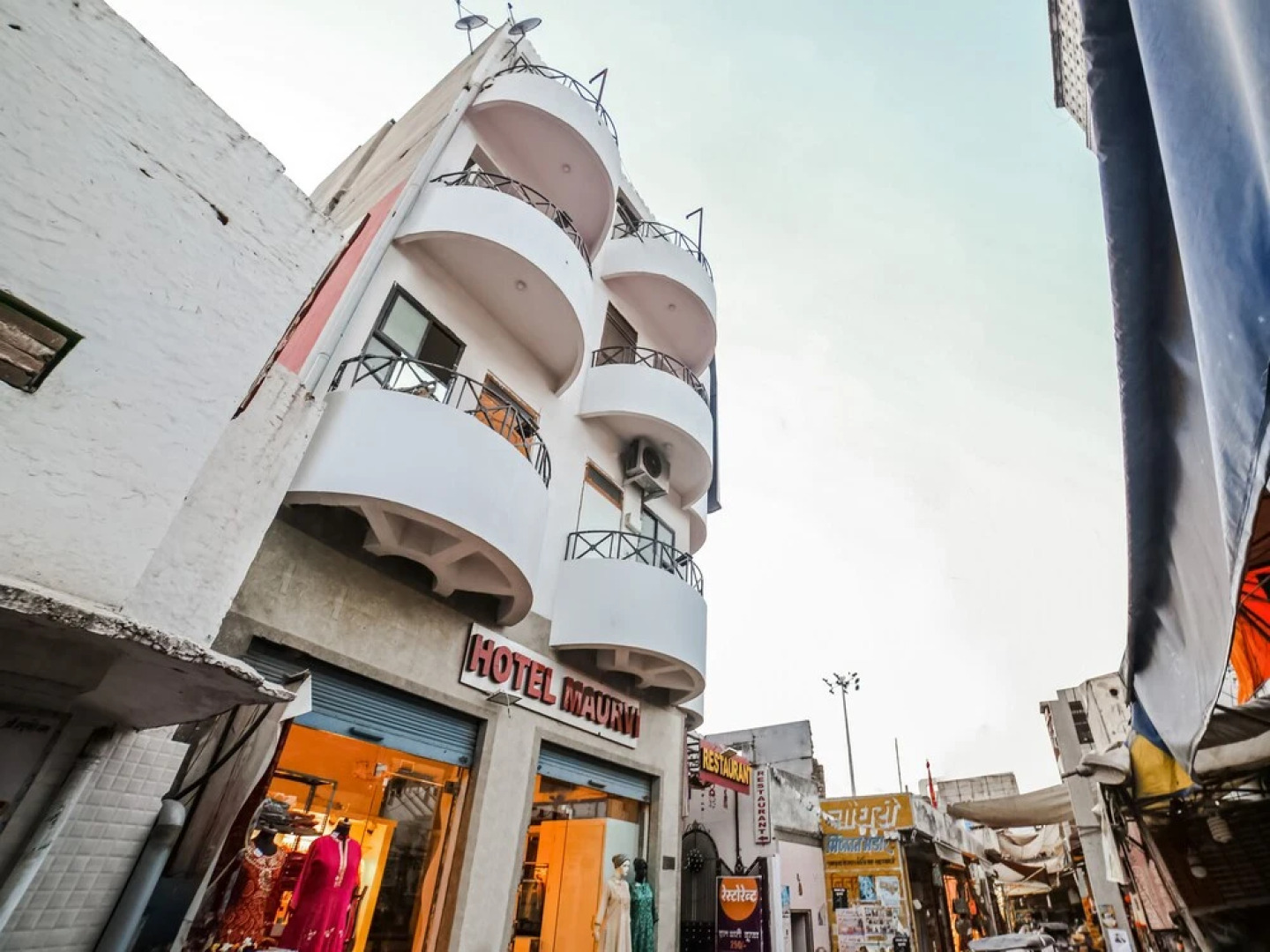 Oyo 36289 Hotel Maurvi