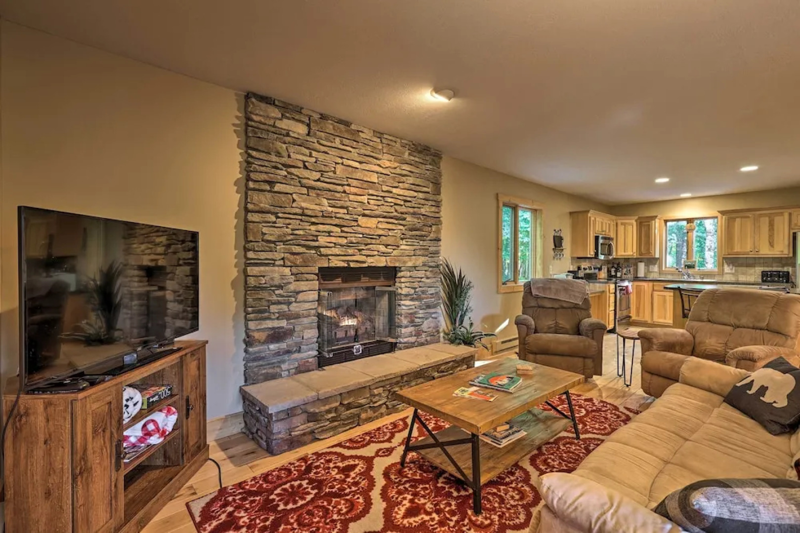 2 Mi to Beech Mtn Resort: Cabin w/ Deck & Grill!