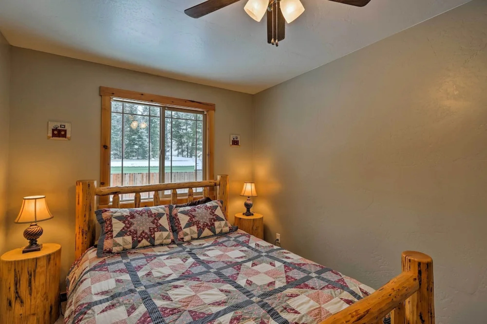 Hungry Horse Cabin: Deck, Fire Pit, Near Glacier!