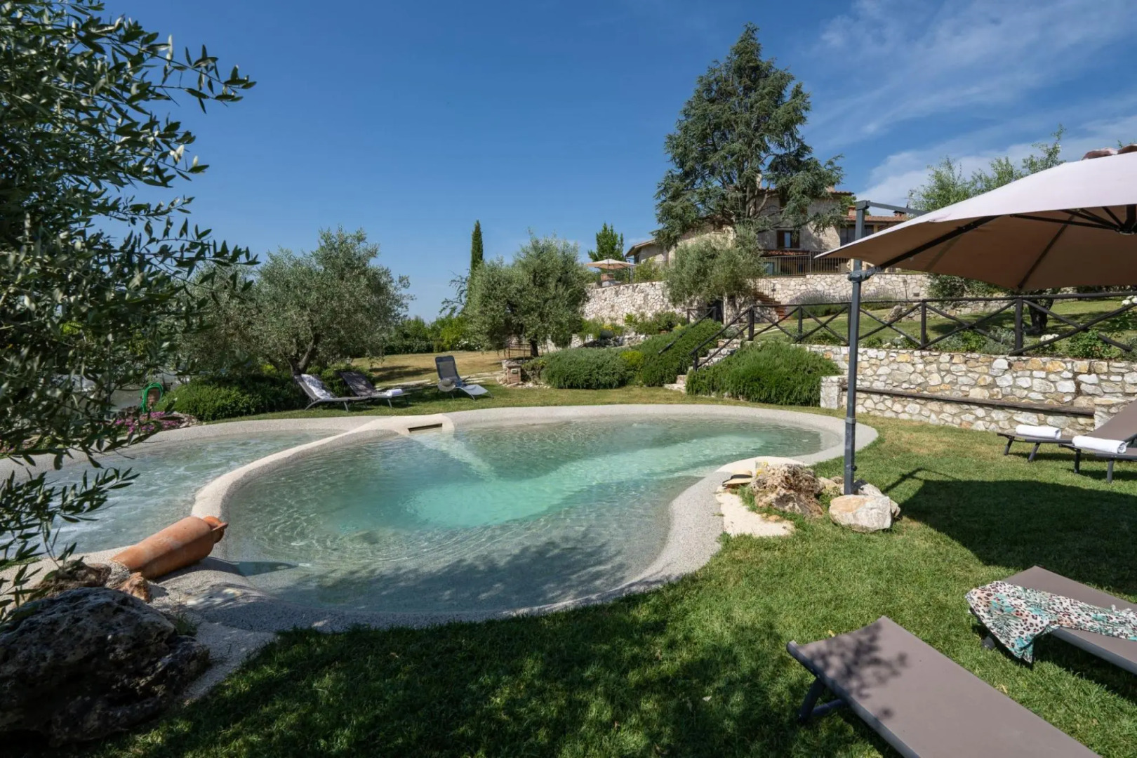 Beautiful villa immersed in the Tuscan countryside with private swimming pool and sauna-Villa L' Elsa