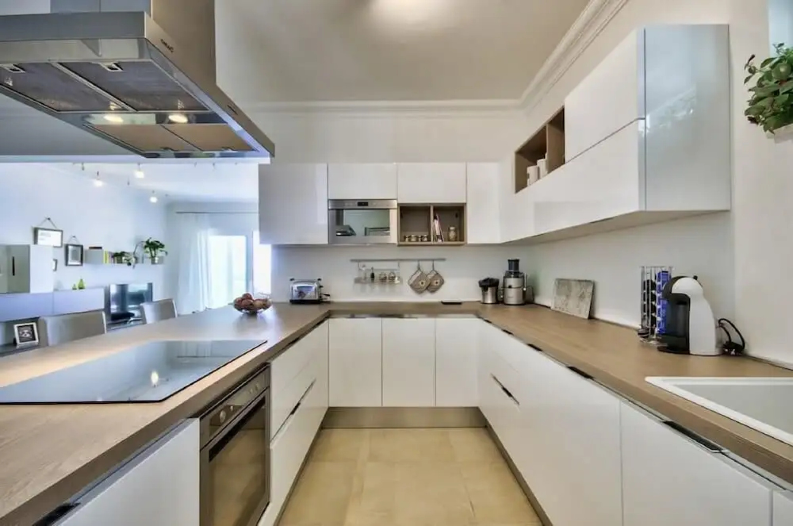 Luxury Apartment With Pool and Terrace, Top Location