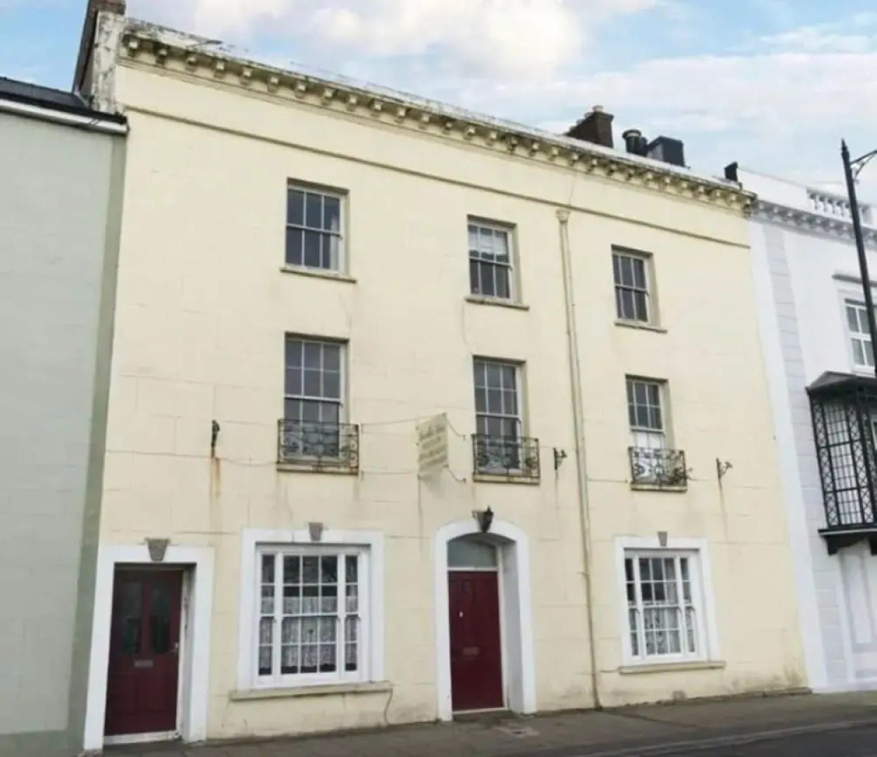 Spacious 6 Bedroom Retreat in Milford Haven