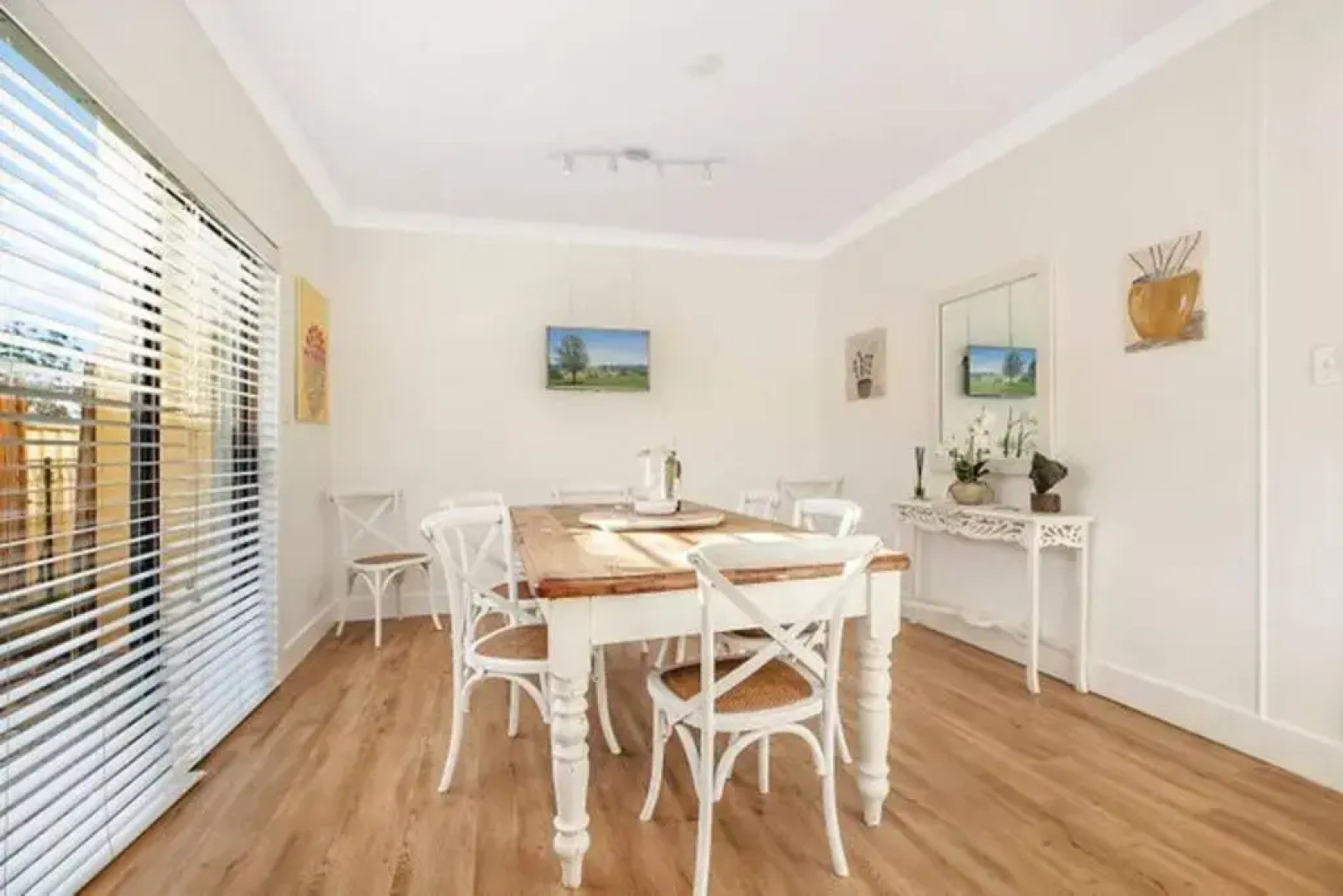 Arborea Country Holiday House catering for 14 to 16 guests In the heart of Bowral