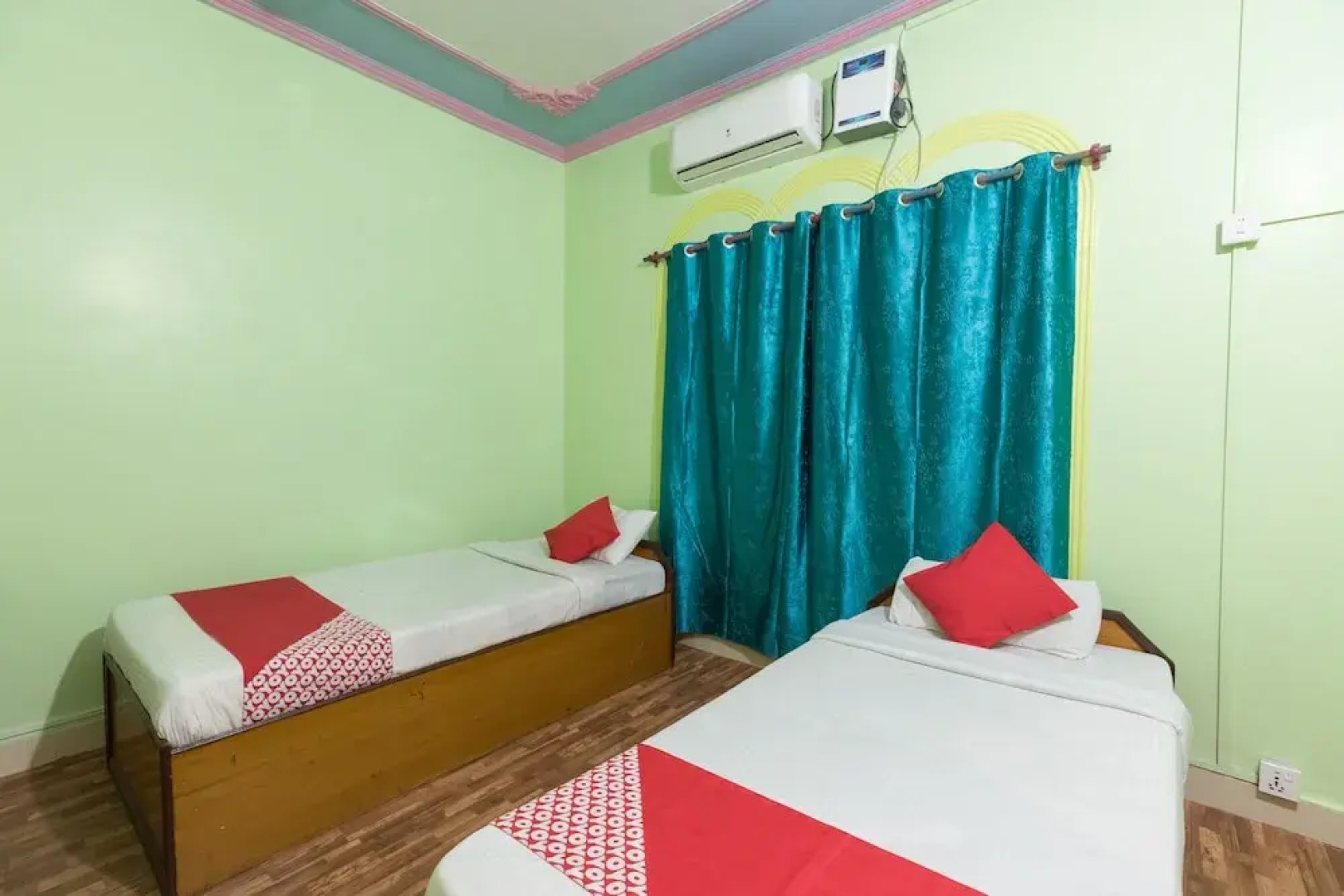 OYO 614 Subham Hotel