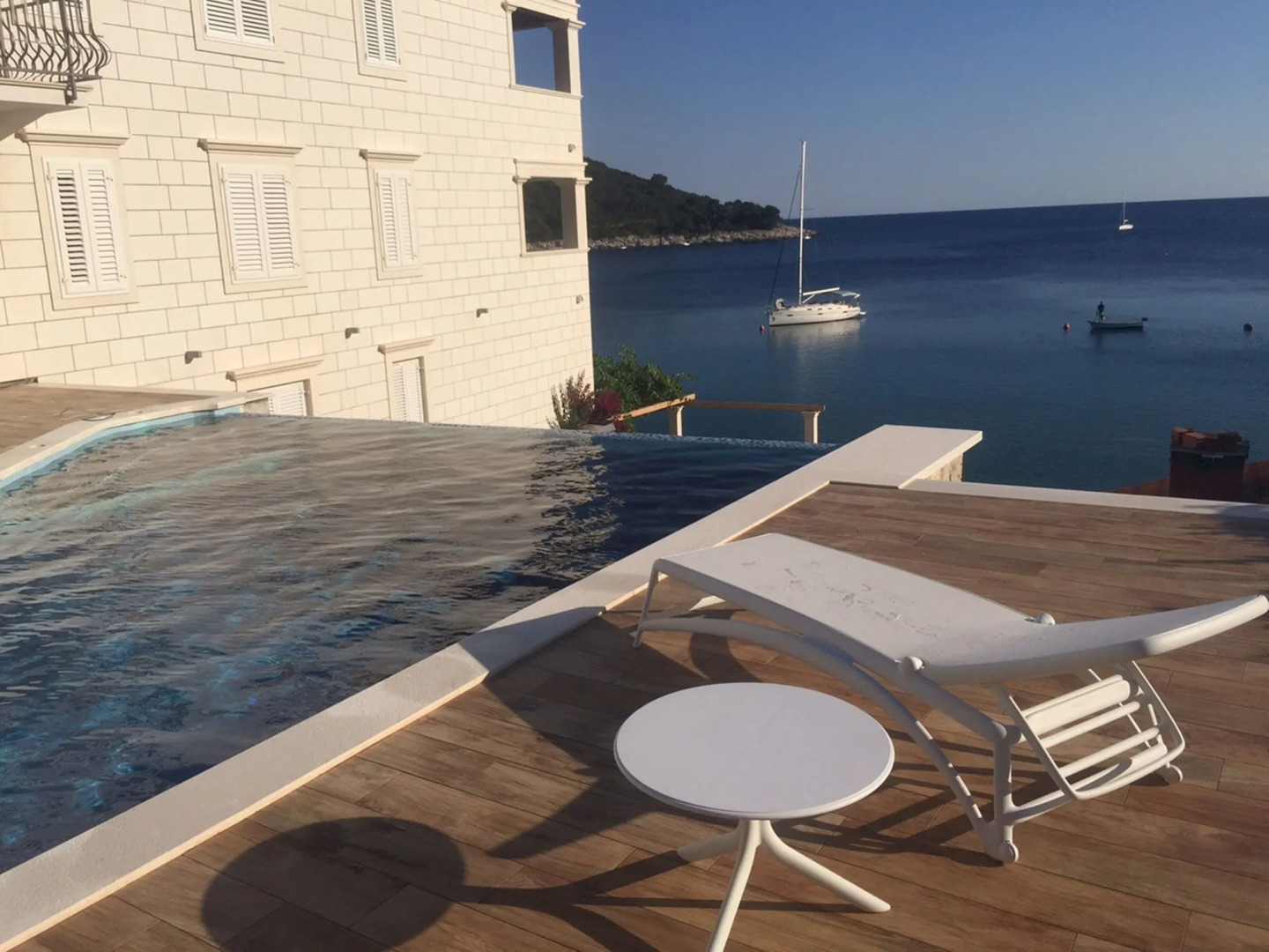 Boutique Pine Tree apartments