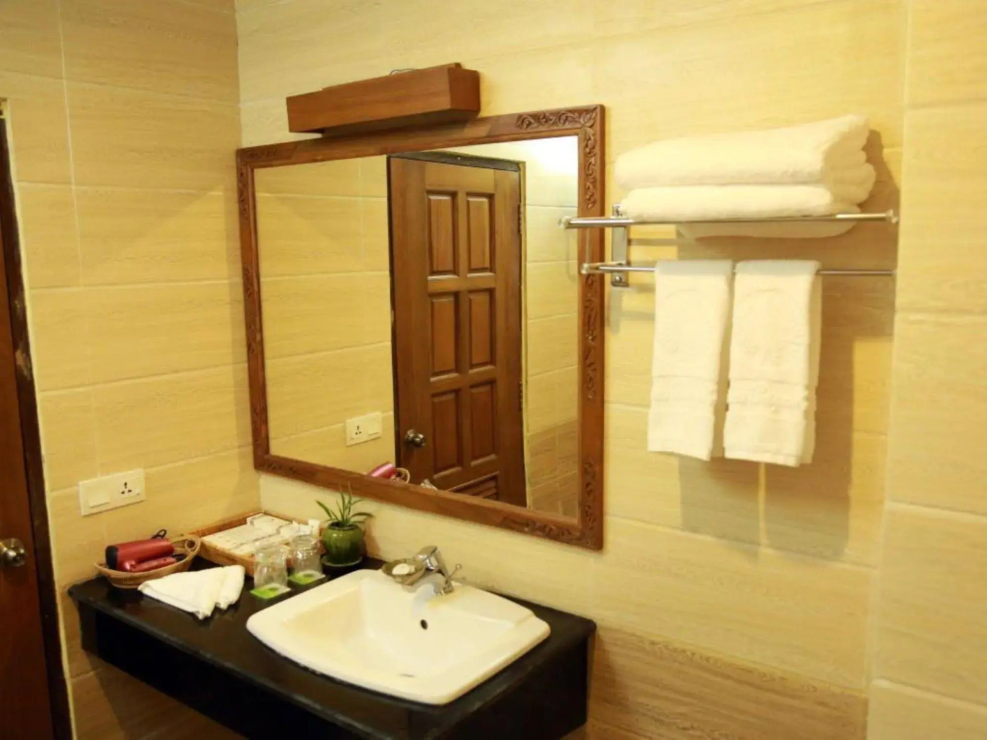 Gracious Bagan Hotel