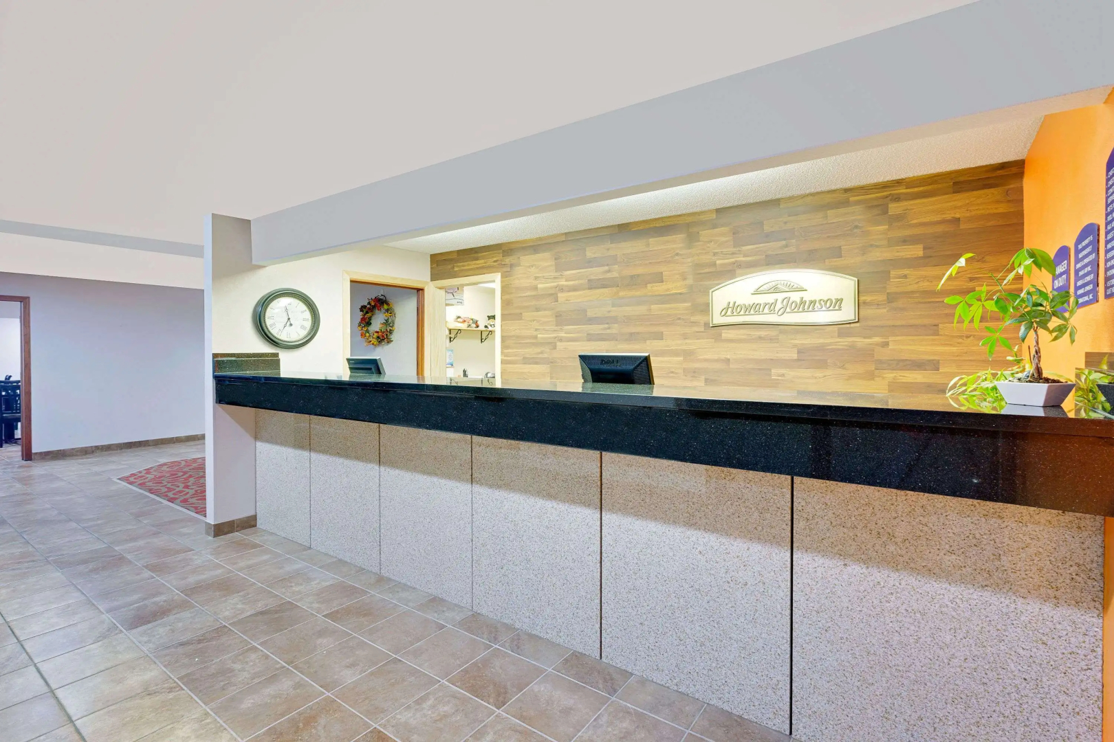 Howard Johnson by Wyndham Waterloo/Cedar Falls