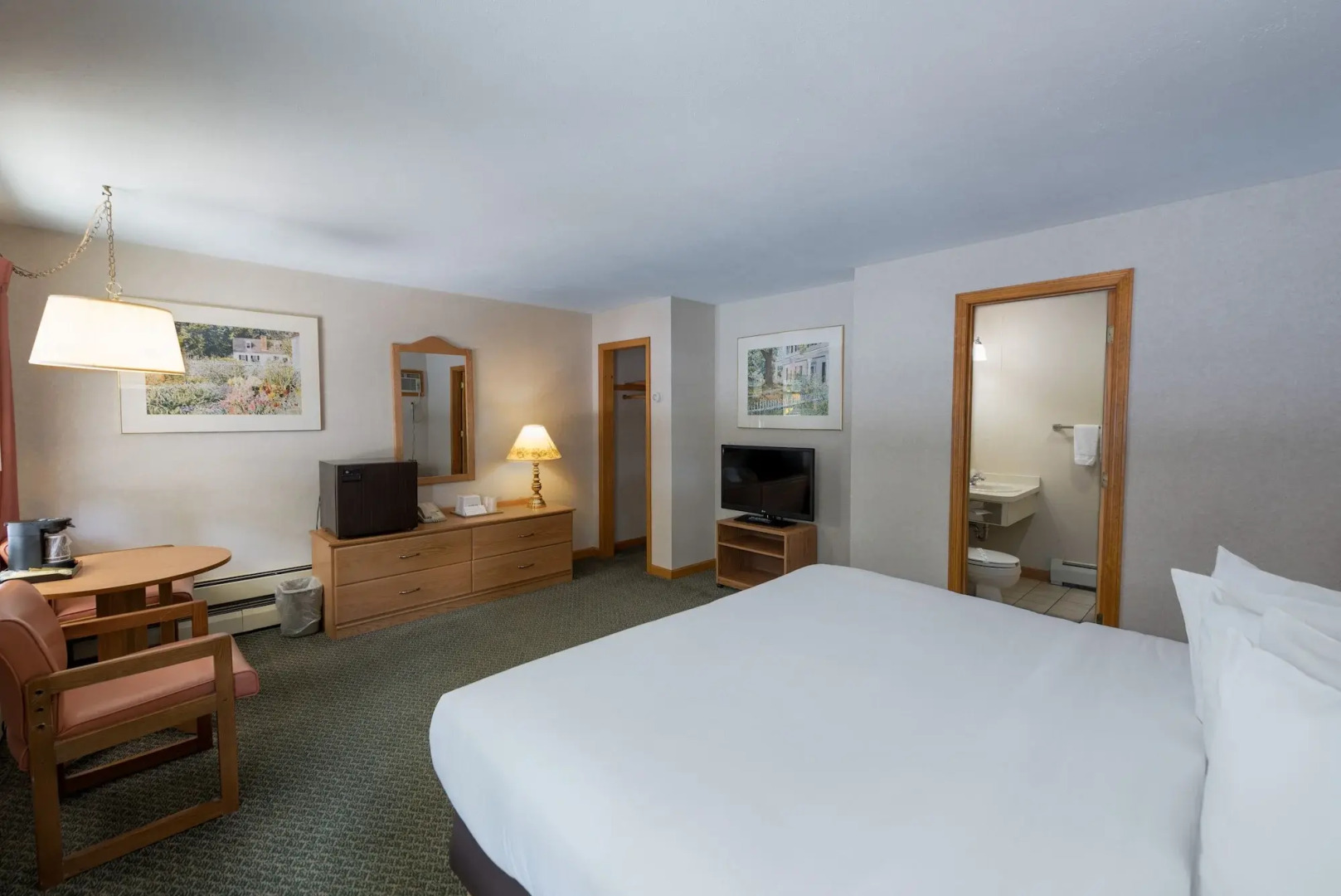 Adirondack Retreat Inn & Suites