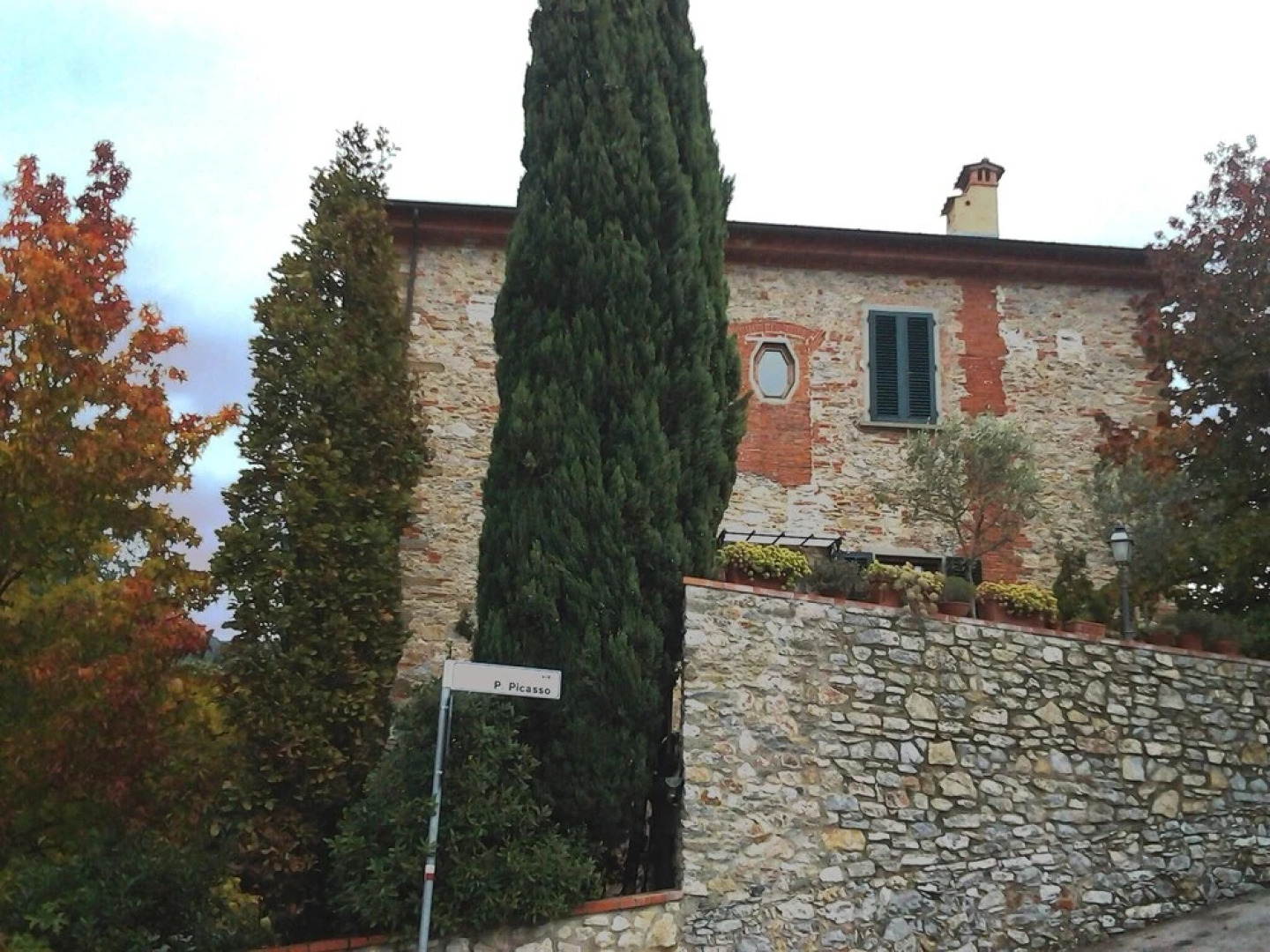 Historic House With Garden in Front of the Grotta Giusti Thermal Pool Near Lucca