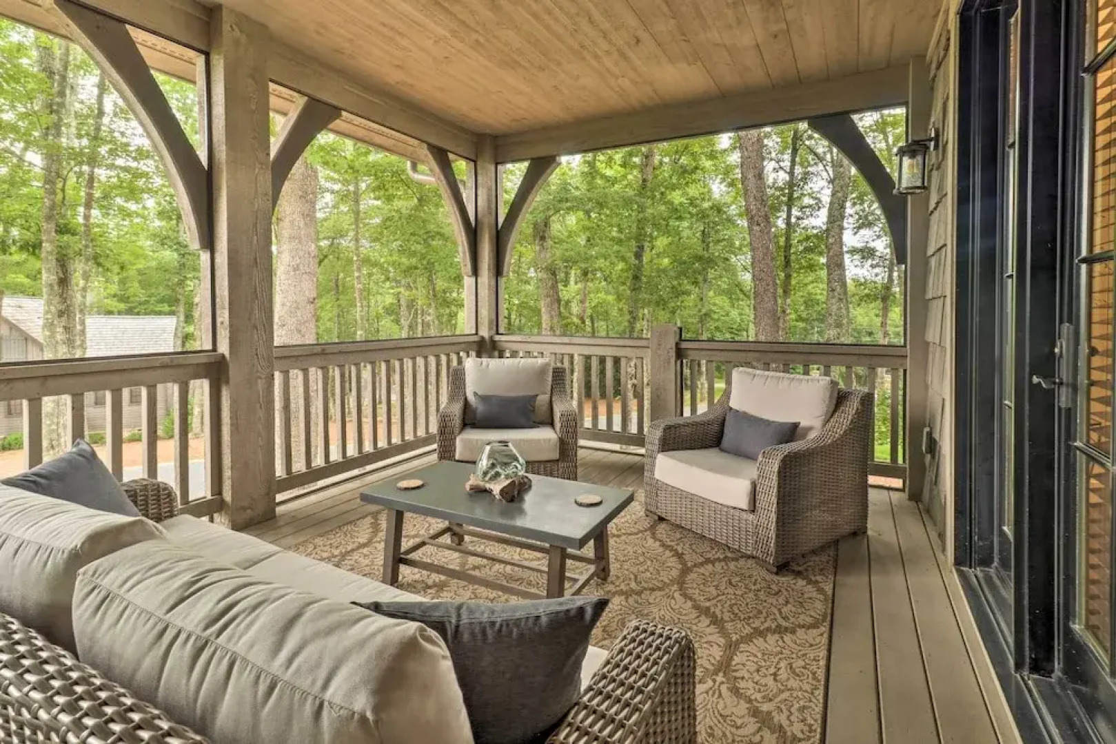 Serene Mountain Retreat! Rural Glenville Craftsman