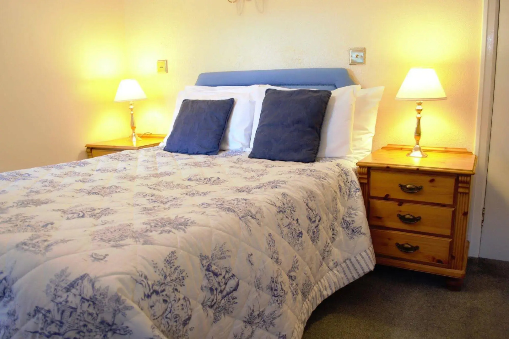 Lowbyer Manor Country House