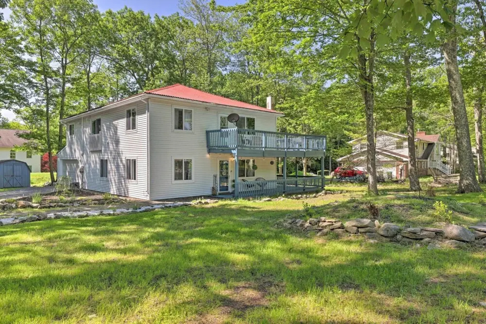 Tobyhanna Home w/ Hot Tub, Fire Pit, Deck + Grill!