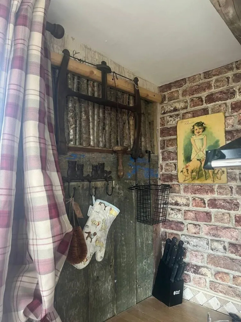 Bridie Rose - hot tub Extra Charge Exotic Animals