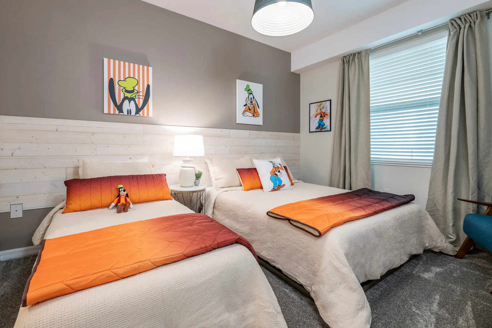 Charming condo with Mickey themed decorated bedroom near Disney