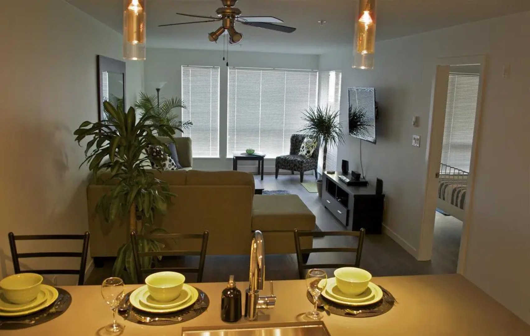 The Cabin+The Tiny Cabin: A Sooke Ocean View Oasis