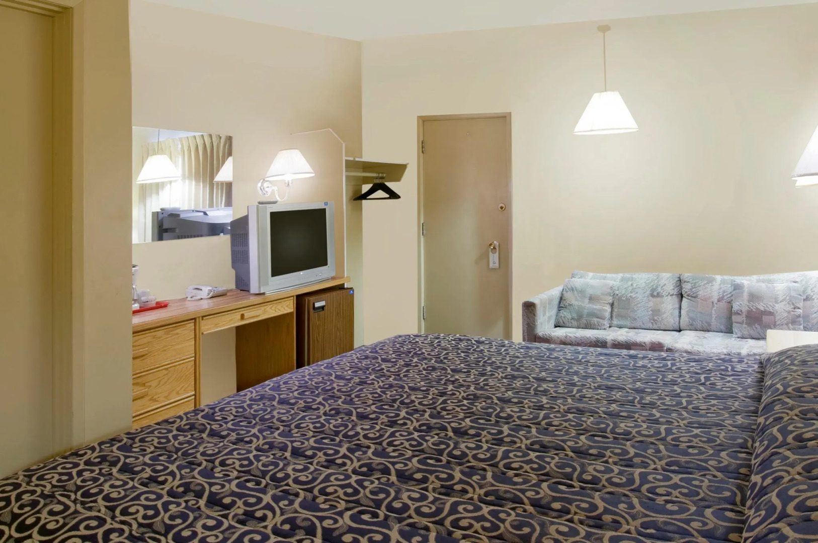 Canadas Best Value Desert Inn & Suites Cache Creek