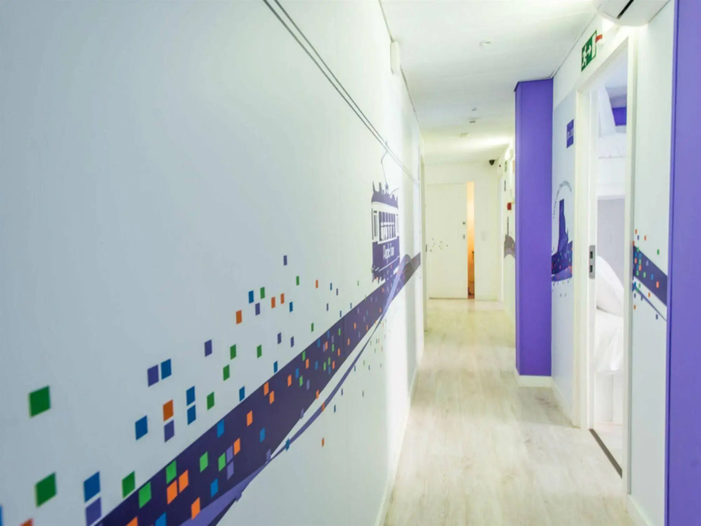 Golden Tram 242 Lisbonne Hostel